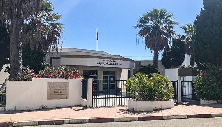 ECOLE SUPERIEURE ROI FAHD DE TRADUCTION TANGER مدرسة الملك فهد العليا للترجمة-طنجة مدرسة الملك فهد العليا للترجمة- طنجة المدير: نور الدين الشماللي البوابة االلكترونية : www.ecoleroifahd.uae.