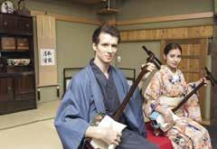 الكيمونو حتى أنه من الممكن تجربة الكيمونو وهو الزي التقليدي يف اليابان.