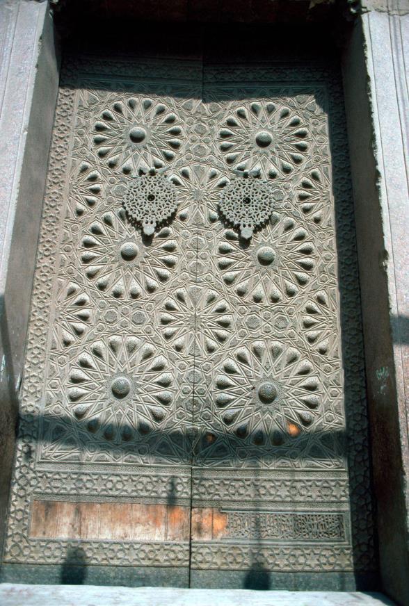 Fig. (5) Entrance Doors in mumluk era [5]. Fig. (6) Door in Southern Wall of Eastern Iwan [2].