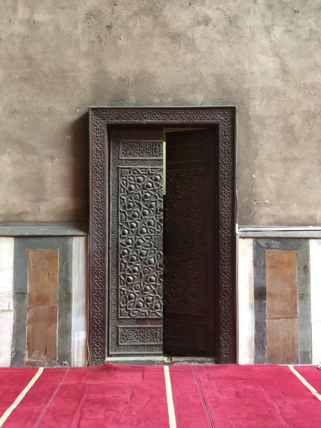 decoration in them consists of the star plate, as well as, appeared in the door of the Qadi Abdul Basit School.