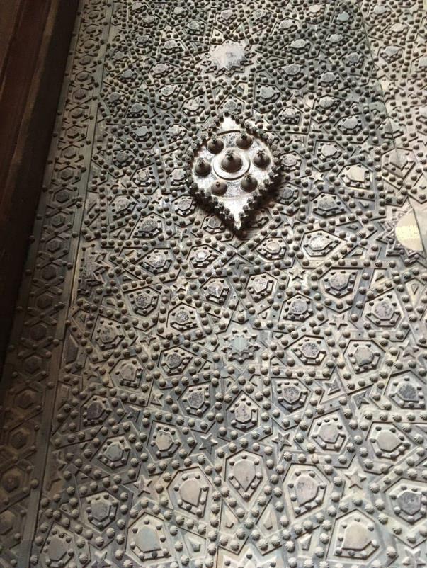 in the Museum of Islamic Art. This style had reached very mature in the Mamluk era, when the full and fair star plate appeared as well, besides artists created countless types and shapes [1]. Fig.