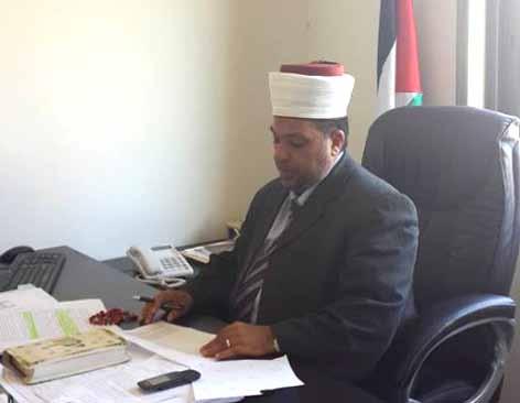 البدو من حيث النقاط على الوجوه لتمييز كل قبيلة عن األخرى ثم انتقلت إلى الحياة المدنية وأصبحت نوعا من أنواع التجميل.