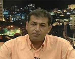 يقول األربعيني محمود حسن العمر وهو»يتسلح«بمصباح مثبت على رأسه:»منذ بداية رمضان ونحن على هذه الحال ننام في النهار ونستيقظ طوال الليل لنجمع محصول الكوسا ونزيل األعشاب الضارة من الحقول وقد أصبح األمر