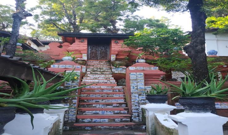 Penulis melihat bahwa akulturasi budaya pada Keraton Kasepuhan Cirebon terjadi karena dua hal.