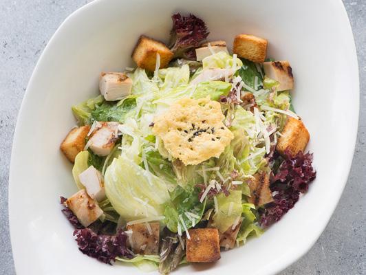 SALADS السلطات Ceasar chicken with parmesan crisp, fried capers and brioche crouton SAR 45 734 Calories سلطة