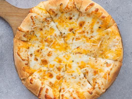 ر 51 939 سعر حراري Grilled pineapple and chicken cutlets with white onion, bell peppers, mozzarella cheese, and