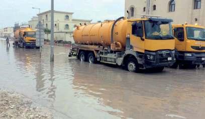 موقعنا: العرب.قطر www.alarab.qa قطر 8 سفر آل شافي في حوار ل»^«: تدشين فرقة»المهام الخاصة«للتدخل السريع في مواجهة اأمطار»غرق أنفاق وشوارع وسيارات«.