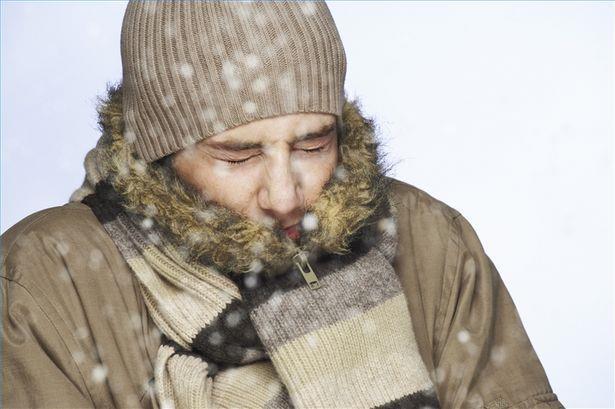 انخفاض درجة حرارة الجسم Hypothermia الجسم يزداد برودة الجسم ال يستطيع تدفئة نفسه الشخص