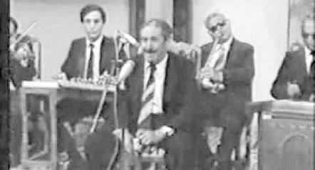 الغناء ال صعب ب سب ب سعة املقامات وتنوعها وت شعبها وك ث رثة م سمياتها مما يتطلب ثقاف ة نظرية با أالنغ ام ال شرقي ة و أاذن ا مو سيقية مرهف ة التميي ز لل ص وت درج ة ونغم ة وخربة ي صقلها املران وكرثة