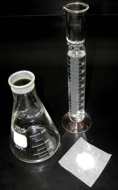 An agarose gel is prepared by combining agarose powder and a buffer solution ي حضر األقروز