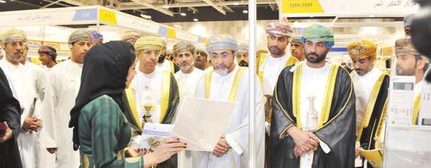 الدكتور عبداملنعم بن منصور الحسني وزير اإلعام أن معرض مسقط الدويل للكتاب يحتل مكانة متقدمة بن معارض الكتب العربية