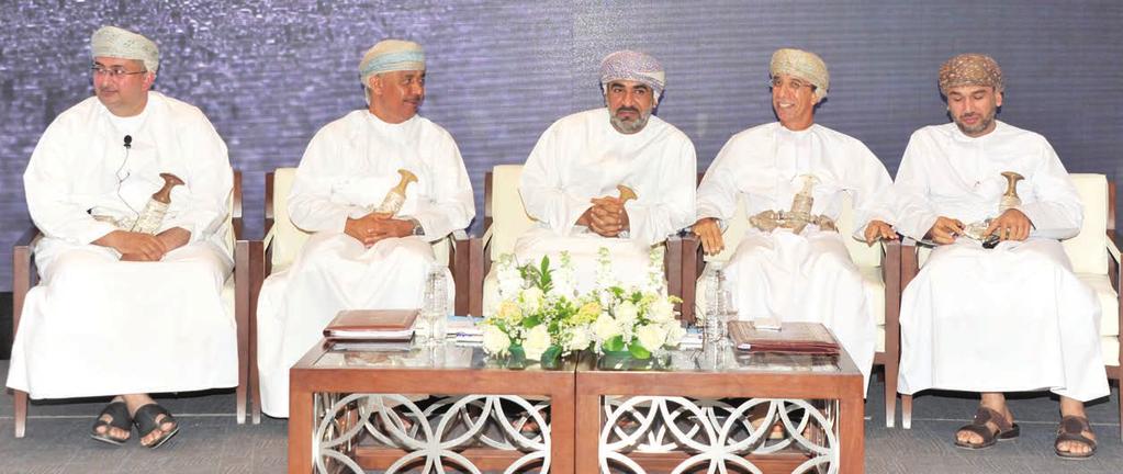 استثامرات تقدر بنصف مليار ريال يف مينايئ صحار وصاللة.