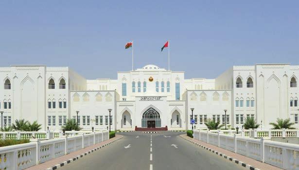وكان يف استقباله لدى وصوله مطار مسقط الدويل العميد الركن صالح بن أحمد الهنايئ رئيس املراسم العسكرية والعاقات العامة برئاسة أركان قوات السلطان املسلحة وسعادة سفري اململكة املتحدة املعتمد لدى السلطنة
