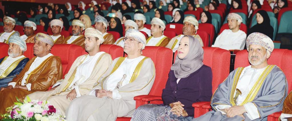 08 متابعات الخميس ١٦ من جامدى اآلخرة 14٤٠ ه املوافق ٢١ فرباير 2019 م - العدد رقم 256٣ الساجواني: نتائج أبنائنا الطالب مبشرة وتدعم بناء مستقبل مشرق لع مان»التربية«تكرم 300 مجيد ومجيدة في حفل التنمية