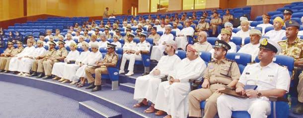 وقال سعادته إن الوزارة نف ذت -خالل هذا أخبار الشرطة سقوط المتهم بقتل مواطنة في سمائل سامئل - الرؤية قال مصدر برشطة ع امن السلطانية أن إدارة التحريات والتحقيقات الجنائية بقيادة رشطة محافظة الداخلية