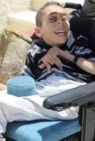 8 الفيزيائي الراحل مصطفى.. يف ذاكرة جامعة بريزيت إىل األبد زيد البرغوثي * كان الجو بارد ا حينها ولكن قلب أم مصطفى وقلب أبيه كانا دافئين بفرحة ابنهما األول.