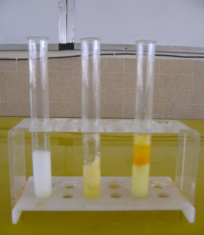 عند إضافة حمض األزوت المركز) ) HNO إلى محلول بروتيني يتشكل مركب أزوتي ذو لون أصفر بسبب دخول زمرة