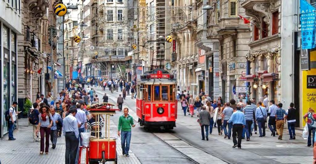 الیوم تزھو اسطنبول بجانب اسواقھا القدیمة بمجموعة راي عة وواسعة من المراكز الكبرى للتسوق والتي تنتشر في ارجاء المدینة ویفضل اغلب السكان المحلیین