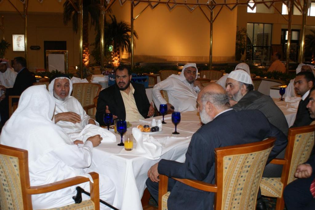 صورة تجمع المشايخ وجدي غنيم فحازم أبو